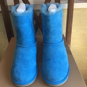 Size 4 Blue Bailey Bow Ugg Boots